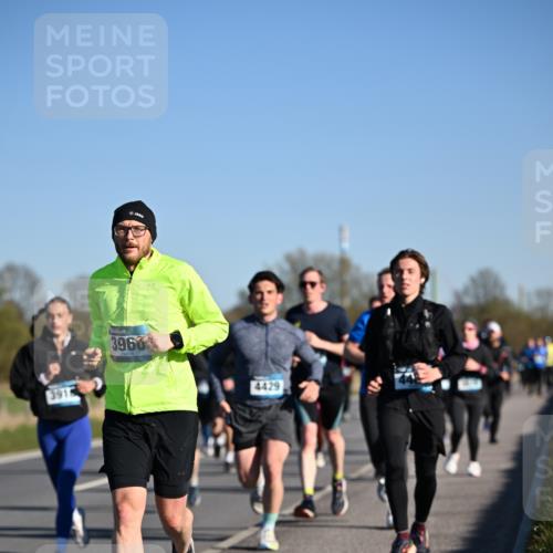 06.04.2025 - 44. Internationalen Wilhelmsburger Insellauf Dr. Thomas Lammeyer http://msf.ph/oto/7554883 06.04.2025 09:30:17 Laufen 3960, 4429 meine-sportfotos.de
