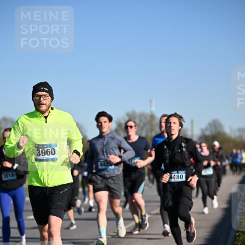 06.04.2025 - 44. Internationalen Wilhelmsburger Insellauf Dr. Thomas Lammeyer http://msf.ph/oto/7554887 06.04.2025 09:30:18 Laufen 3918, 3960, 4480 meine-sportfotos.de