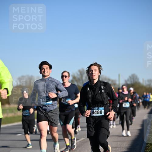 06.04.2025 - 44. Internationalen Wilhelmsburger Insellauf Dr. Thomas Lammeyer http://msf.ph/oto/7554896 06.04.2025 09:30:18 Laufen 4429, 4480, 3879 meine-sportfotos.de