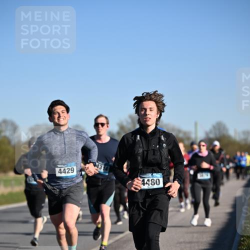 06.04.2025 - 44. Internationalen Wilhelmsburger Insellauf Dr. Thomas Lammeyer http://msf.ph/oto/7554900 06.04.2025 09:30:19 Laufen 4429, 4480 meine-sportfotos.de