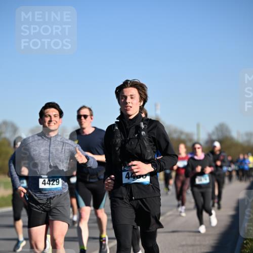 06.04.2025 - 44. Internationalen Wilhelmsburger Insellauf Dr. Thomas Lammeyer http://msf.ph/oto/7554905 06.04.2025 09:30:19 Laufen 4400, 4429 meine-sportfotos.de