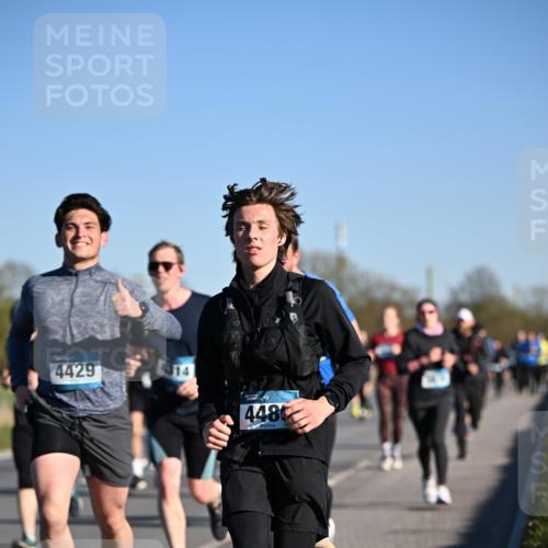 06.04.2025 - 44. Internationalen Wilhelmsburger Insellauf Dr. Thomas Lammeyer http://msf.ph/oto/7554907 06.04.2025 09:30:19 Laufen 4429, 4314, 448 meine-sportfotos.de