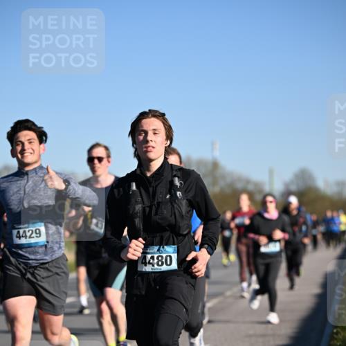 06.04.2025 - 44. Internationalen Wilhelmsburger Insellauf Dr. Thomas Lammeyer http://msf.ph/oto/7554909 06.04.2025 09:30:19 Laufen 4429, 4480 meine-sportfotos.de