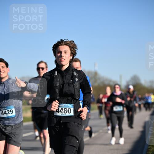 06.04.2025 - 44. Internationalen Wilhelmsburger Insellauf Dr. Thomas Lammeyer http://msf.ph/oto/7554911 06.04.2025 09:30:19 Laufen 4429, 4480 meine-sportfotos.de