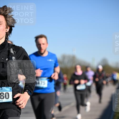 06.04.2025 - 44. Internationalen Wilhelmsburger Insellauf Dr. Thomas Lammeyer http://msf.ph/oto/7554920 06.04.2025 09:30:20 Laufen 80, 2475 meine-sportfotos.de