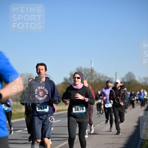 06.04.2025 - 44. Internationalen Wilhelmsburger Insellauf Dr. Thomas Lammeyer http://msf.ph/oto/7554934 06.04.2025 09:30:21 Laufen 3874, 3876 meine-sportfotos.de