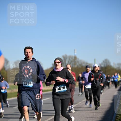 06.04.2025 - 44. Internationalen Wilhelmsburger Insellauf Dr. Thomas Lammeyer http://msf.ph/oto/7554936 06.04.2025 09:30:21 Laufen 3874, 3876 meine-sportfotos.de