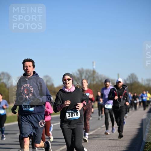 06.04.2025 - 44. Internationalen Wilhelmsburger Insellauf Dr. Thomas Lammeyer http://msf.ph/oto/7554938 06.04.2025 09:30:22 Laufen 3874, 3876 meine-sportfotos.de