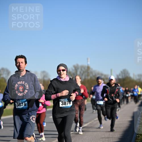 06.04.2025 - 44. Internationalen Wilhelmsburger Insellauf Dr. Thomas Lammeyer http://msf.ph/oto/7554940 06.04.2025 09:30:22 Laufen 3874, 3876 meine-sportfotos.de