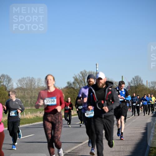 06.04.2025 - 44. Internationalen Wilhelmsburger Insellauf Dr. Thomas Lammeyer http://msf.ph/oto/7554958 06.04.2025 09:30:23 Laufen 3171, 3550, 3498, 4011 meine-sportfotos.de