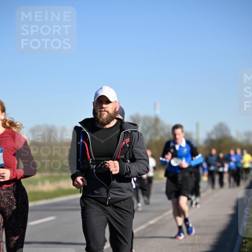 06.04.2025 - 44. Internationalen Wilhelmsburger Insellauf Dr. Thomas Lammeyer http://msf.ph/oto/7554976 06.04.2025 09:30:25 Laufen  meine-sportfotos.de