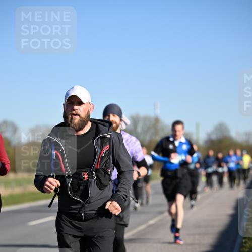 06.04.2025 - 44. Internationalen Wilhelmsburger Insellauf Dr. Thomas Lammeyer http://msf.ph/oto/7554980 06.04.2025 09:30:25 Laufen  meine-sportfotos.de