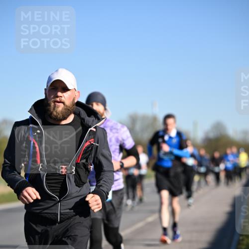 06.04.2025 - 44. Internationalen Wilhelmsburger Insellauf Dr. Thomas Lammeyer http://msf.ph/oto/7554984 06.04.2025 09:30:25 Laufen  meine-sportfotos.de