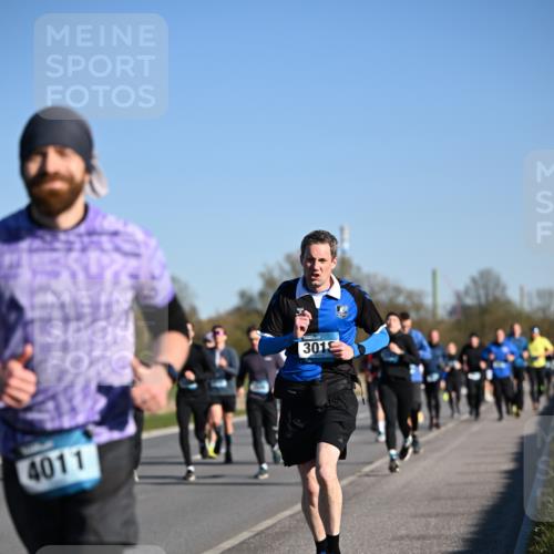 06.04.2025 - 44. Internationalen Wilhelmsburger Insellauf Dr. Thomas Lammeyer http://msf.ph/oto/7554993 06.04.2025 09:30:26 Laufen 4011, 3019 meine-sportfotos.de