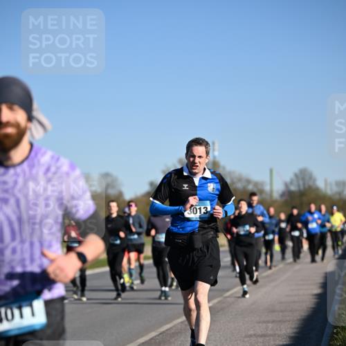 06.04.2025 - 44. Internationalen Wilhelmsburger Insellauf Dr. Thomas Lammeyer http://msf.ph/oto/7554995 06.04.2025 09:30:26 Laufen 1011, 3013 meine-sportfotos.de