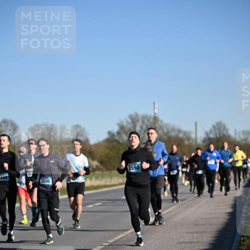 06.04.2025 - 44. Internationalen Wilhelmsburger Insellauf Dr. Thomas Lammeyer http://msf.ph/oto/7555028 06.04.2025 09:30:29 Laufen 3498, 3505, 3593 meine-sportfotos.de