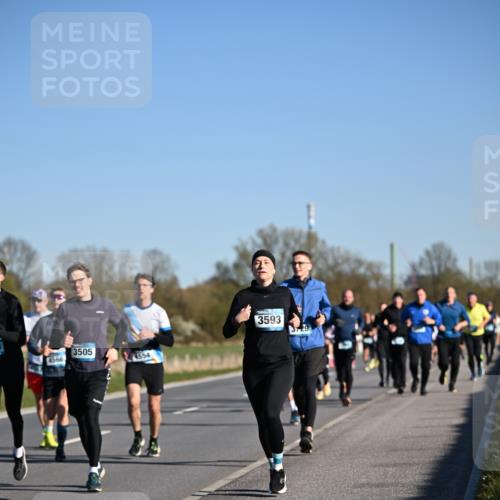 06.04.2025 - 44. Internationalen Wilhelmsburger Insellauf Dr. Thomas Lammeyer http://msf.ph/oto/7555030 06.04.2025 09:30:29 Laufen 3505, 4566, 1554, 3593 meine-sportfotos.de