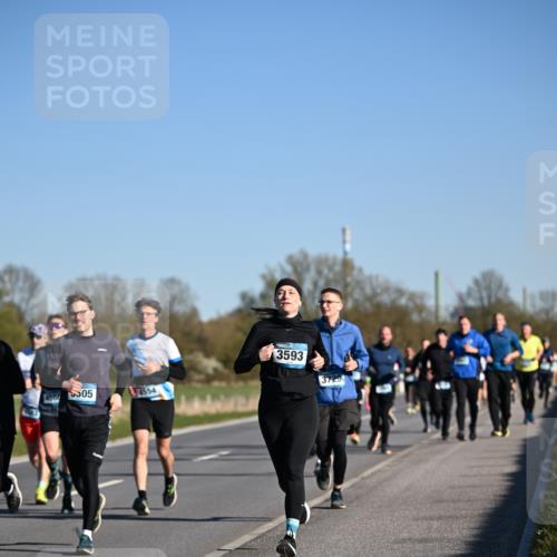 06.04.2025 - 44. Internationalen Wilhelmsburger Insellauf Dr. Thomas Lammeyer http://msf.ph/oto/7555032 06.04.2025 09:30:29 Laufen 456, 505, 4554, 3593, 3729 meine-sportfotos.de