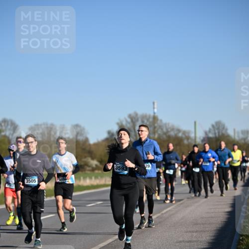 06.04.2025 - 44. Internationalen Wilhelmsburger Insellauf Dr. Thomas Lammeyer http://msf.ph/oto/7555034 06.04.2025 09:30:30 Laufen 3505, 3593, 29 meine-sportfotos.de