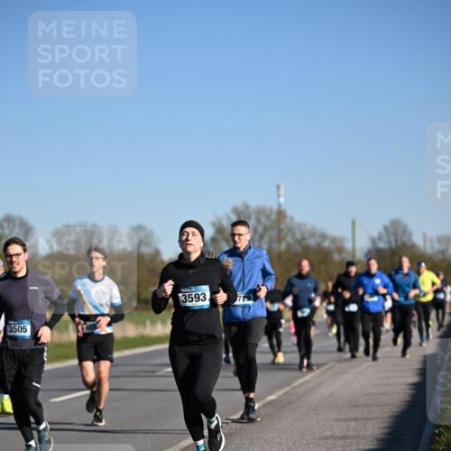 06.04.2025 - 44. Internationalen Wilhelmsburger Insellauf Dr. Thomas Lammeyer http://msf.ph/oto/7555041 06.04.2025 09:30:30 Laufen 3505, 3593 meine-sportfotos.de