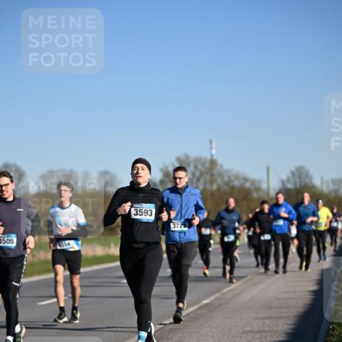 06.04.2025 - 44. Internationalen Wilhelmsburger Insellauf Dr. Thomas Lammeyer http://msf.ph/oto/7555043 06.04.2025 09:30:30 Laufen 3505, 554, 3593, 3729 meine-sportfotos.de