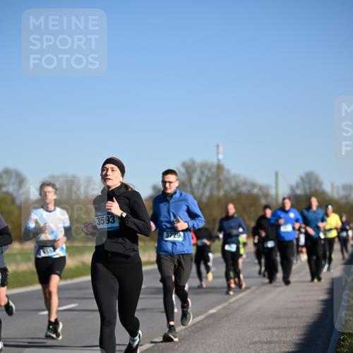 06.04.2025 - 44. Internationalen Wilhelmsburger Insellauf Dr. Thomas Lammeyer http://msf.ph/oto/7555050 06.04.2025 09:30:31 Laufen 3593, 3729 meine-sportfotos.de