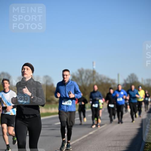06.04.2025 - 44. Internationalen Wilhelmsburger Insellauf Dr. Thomas Lammeyer http://msf.ph/oto/7555054 06.04.2025 09:30:31 Laufen 3593, 3729 meine-sportfotos.de