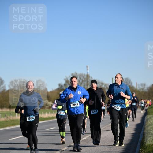 06.04.2025 - 44. Internationalen Wilhelmsburger Insellauf Dr. Thomas Lammeyer http://msf.ph/oto/7555077 06.04.2025 09:30:35 Laufen 3043, 3688, 3047, 3009, 3001 meine-sportfotos.de