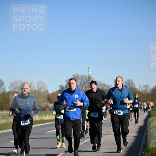 06.04.2025 - 44. Internationalen Wilhelmsburger Insellauf Dr. Thomas Lammeyer http://msf.ph/oto/7555081 06.04.2025 09:30:36 Laufen 3043, 3608, 3047, 3009, 3001 meine-sportfotos.de