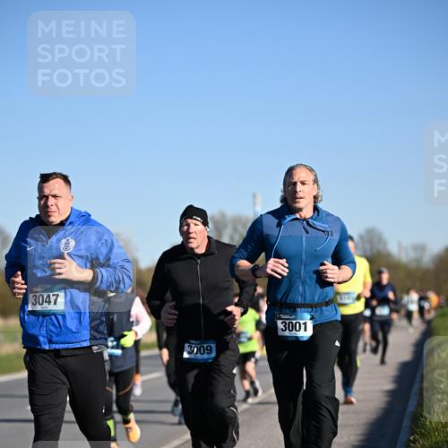 06.04.2025 - 44. Internationalen Wilhelmsburger Insellauf Dr. Thomas Lammeyer http://msf.ph/oto/7555103 06.04.2025 09:30:37 Laufen 3047, 3009, 3001 meine-sportfotos.de