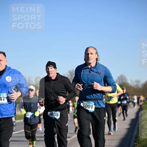 06.04.2025 - 44. Internationalen Wilhelmsburger Insellauf Dr. Thomas Lammeyer http://msf.ph/oto/7555108 06.04.2025 09:30:38 Laufen 471, 30, 3009, 3001 meine-sportfotos.de