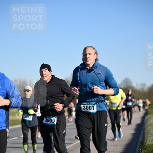 06.04.2025 - 44. Internationalen Wilhelmsburger Insellauf Dr. Thomas Lammeyer http://msf.ph/oto/7555110 06.04.2025 09:30:38 Laufen 3043, 3009, 3001 meine-sportfotos.de