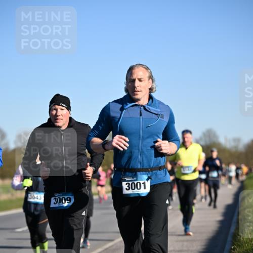 06.04.2025 - 44. Internationalen Wilhelmsburger Insellauf Dr. Thomas Lammeyer http://msf.ph/oto/7555114 06.04.2025 09:30:38 Laufen 3043, 3009, 3001 meine-sportfotos.de