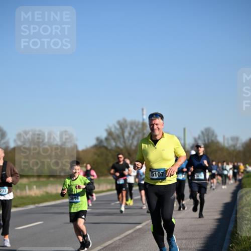 06.04.2025 - 44. Internationalen Wilhelmsburger Insellauf Dr. Thomas Lammeyer http://msf.ph/oto/7555135 06.04.2025 09:30:40 Laufen 237, 3844, 5107 meine-sportfotos.de