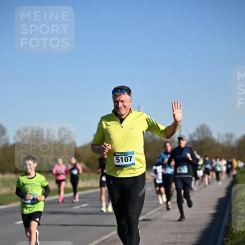 06.04.2025 - 44. Internationalen Wilhelmsburger Insellauf Dr. Thomas Lammeyer http://msf.ph/oto/7555150 06.04.2025 09:30:41 Laufen 5107 meine-sportfotos.de