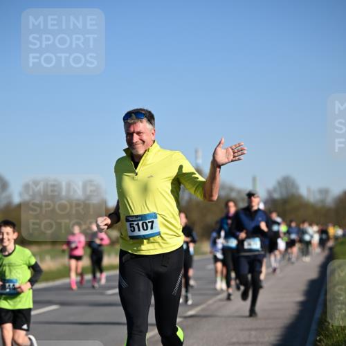 06.04.2025 - 44. Internationalen Wilhelmsburger Insellauf Dr. Thomas Lammeyer http://msf.ph/oto/7555156 06.04.2025 09:30:41 Laufen 5107 meine-sportfotos.de