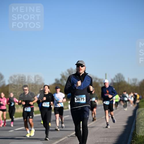 06.04.2025 - 44. Internationalen Wilhelmsburger Insellauf Dr. Thomas Lammeyer http://msf.ph/oto/7555183 06.04.2025 09:30:44 Laufen 3158, 3675 meine-sportfotos.de