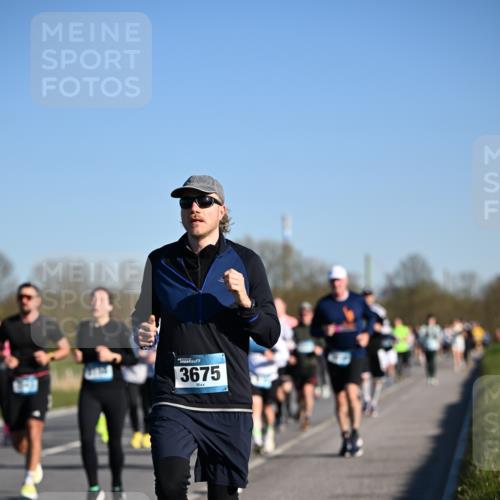 06.04.2025 - 44. Internationalen Wilhelmsburger Insellauf Dr. Thomas Lammeyer http://msf.ph/oto/7555198 06.04.2025 09:30:45 Laufen 3675 meine-sportfotos.de