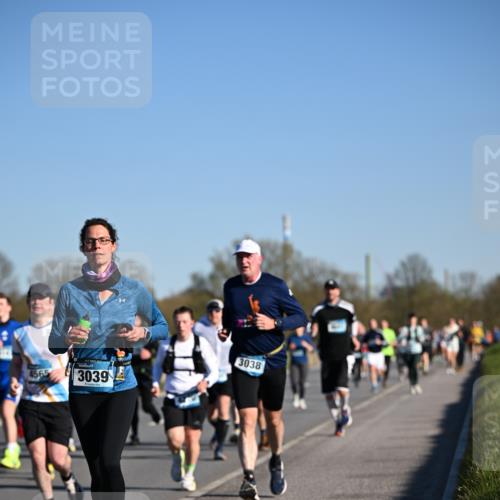 06.04.2025 - 44. Internationalen Wilhelmsburger Insellauf Dr. Thomas Lammeyer http://msf.ph/oto/7555220 06.04.2025 09:30:47 Laufen 3038, 4565, 3039 meine-sportfotos.de