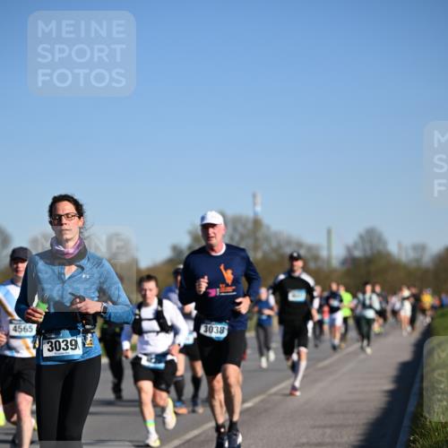 06.04.2025 - 44. Internationalen Wilhelmsburger Insellauf Dr. Thomas Lammeyer http://msf.ph/oto/7555224 06.04.2025 09:30:47 Laufen 4565, 3039, 99, 3038 meine-sportfotos.de