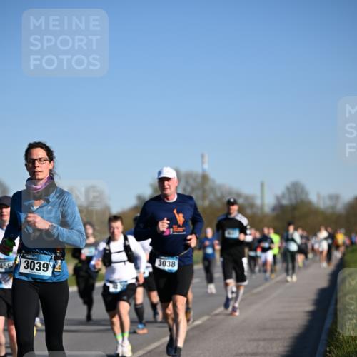 06.04.2025 - 44. Internationalen Wilhelmsburger Insellauf Dr. Thomas Lammeyer http://msf.ph/oto/7555226 06.04.2025 09:30:47 Laufen 3039, 3038 meine-sportfotos.de