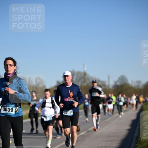 06.04.2025 - 44. Internationalen Wilhelmsburger Insellauf Dr. Thomas Lammeyer http://msf.ph/oto/7555228 06.04.2025 09:30:47 Laufen 3039, 3038 meine-sportfotos.de