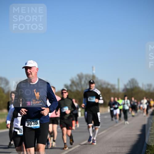 06.04.2025 - 44. Internationalen Wilhelmsburger Insellauf Dr. Thomas Lammeyer http://msf.ph/oto/7555237 06.04.2025 09:30:49 Laufen 3038 meine-sportfotos.de