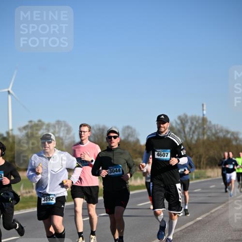 06.04.2025 - 44. Internationalen Wilhelmsburger Insellauf Dr. Thomas Lammeyer http://msf.ph/oto/7555254 06.04.2025 09:30:50 Laufen 3892, 85, 3044, 4607 meine-sportfotos.de