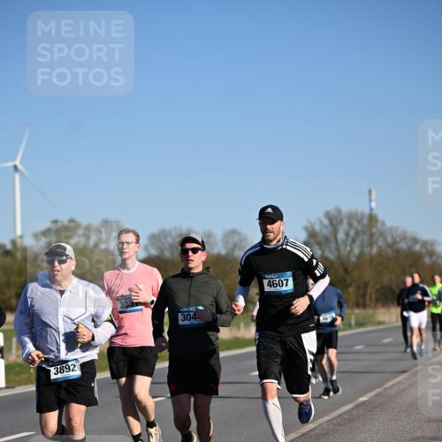 06.04.2025 - 44. Internationalen Wilhelmsburger Insellauf Dr. Thomas Lammeyer http://msf.ph/oto/7555259 06.04.2025 09:30:51 Laufen 3892, 304, 4607 meine-sportfotos.de