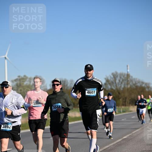 06.04.2025 - 44. Internationalen Wilhelmsburger Insellauf Dr. Thomas Lammeyer http://msf.ph/oto/7555264 06.04.2025 09:30:51 Laufen 3892, 3851, 3044, 4607 meine-sportfotos.de