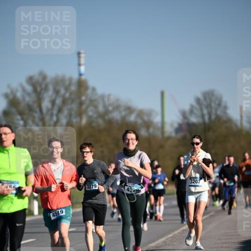 06.04.2025 - 44. Internationalen Wilhelmsburger Insellauf Dr. Thomas Lammeyer http://msf.ph/oto/7555289 06.04.2025 09:30:58 Laufen 4519, 3207, 3279 meine-sportfotos.de