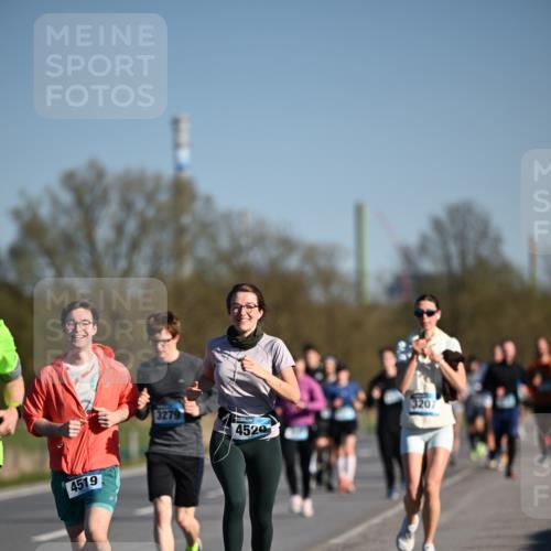 06.04.2025 - 44. Internationalen Wilhelmsburger Insellauf Dr. Thomas Lammeyer http://msf.ph/oto/7555295 06.04.2025 09:30:59 Laufen 4519, 3279, 4520, 3207 meine-sportfotos.de