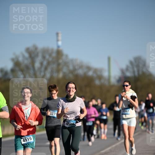 06.04.2025 - 44. Internationalen Wilhelmsburger Insellauf Dr. Thomas Lammeyer http://msf.ph/oto/7555299 06.04.2025 09:30:59 Laufen 4519, 3279, 4720, 3207 meine-sportfotos.de