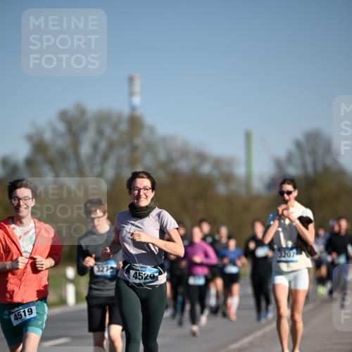 06.04.2025 - 44. Internationalen Wilhelmsburger Insellauf Dr. Thomas Lammeyer http://msf.ph/oto/7555308 06.04.2025 09:31:00 Laufen 4519, 3279, 4520 meine-sportfotos.de